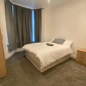 https://135-grosvenor-road.cambridgehotelsuk.com